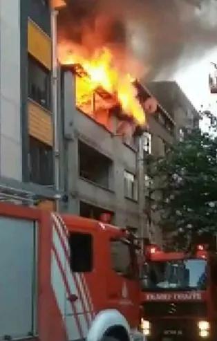 İstanbul'da metruk binada korkutan yangın