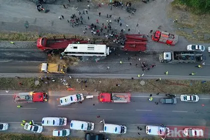 Manisa’da işçileri taşıyan servis tıra çarptı: 1 kişi öldü, 30 kişi yaralandı