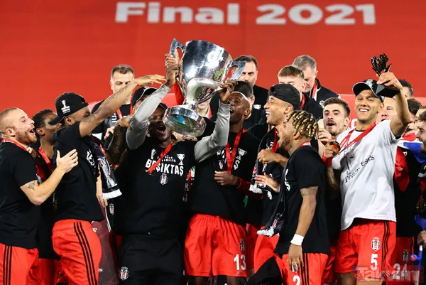 Ziraat Türkiye Kupası'nı kazanan Beşiktaş kupayı kaldırdı! İşte kutlamalardan kareler... - 23