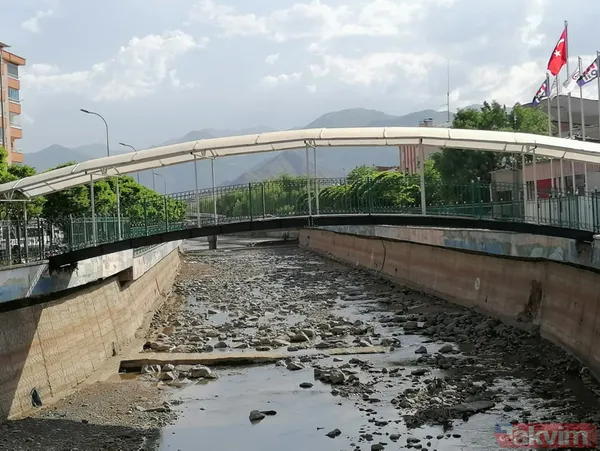 İlk defa oldu! Çoruh Nehri'ni besleyen Oltu Çayı baharde debisinin artması gerekirken kurudu - 12