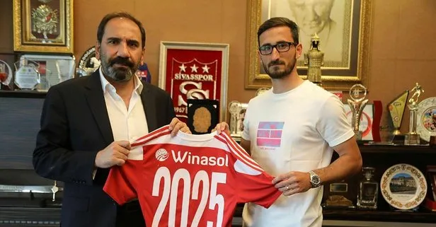 Son dakika transfer haberi: Sivasspor, Erdoğan Yeşilyurt’un sözleşmesini uzattı