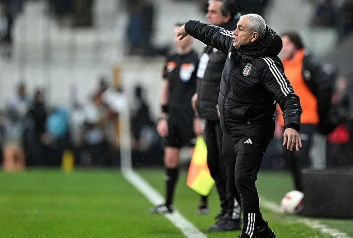 riza-calimbay-donemi-kisa-surdu-besiktas-tecrubeli-calistiriciyla-yollarini-ayirma-karari-aldi-1703197526407.jpeg Beşiktaş'ta Rıza Çalımbay ile yollar ayrıldı: "Geldiğimde kendime acıdım"-3