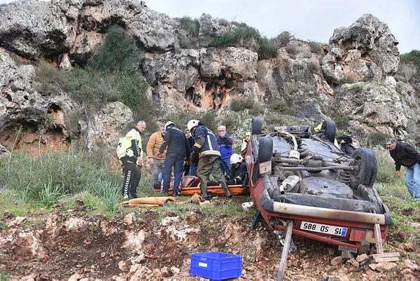 1643881591233.jpg Antalya'da korkunç kaza! Manevra yapmak isterken 25 metreden yere çakıldı-4