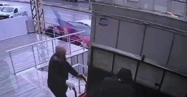 Ataşehir’de direksiyon hakimiyetini kaybeden sürücü dehşet saçtı: 1 yaralı