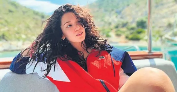 Güzel oyuncu Hazal Subaşı sosyal medyayı renklendirdi