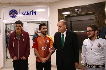 Cumhurbaşkanı Erdoğan öğrencilerle sahur yaptı