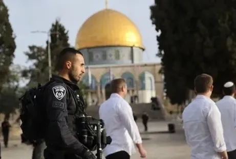 Siyonistlerden Mescid-i Aksa’ya baskın!