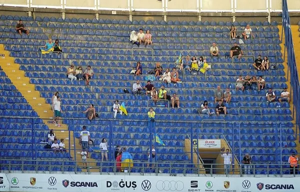 son-dakika-fenerbahce-dinamo-kiev-macindaki-olaylar-hakkinda-aciklama-yayinladi-uefaya-beyanname-verildi-1659183519470.jpg Son dakika: Fenerbahçe Dinamo Kiev maçındaki olaylar hakkında açıklama yayınladı! UEFA'ya beyanname verildi-7