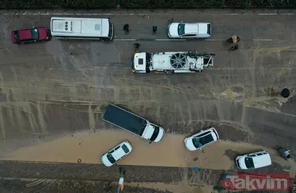 İzmir kabusu yaşıyor: Altyapı eksikliği bütün kenti perişan etti! İşte yağmurun ardından gelen korkunç manzara