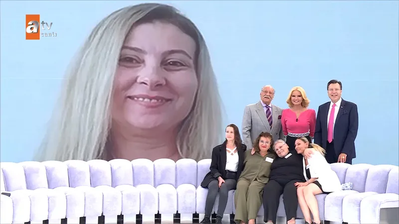 cikmaz-sokakta-bir-kayaligin-uzerine-birakildim-demisti-yarim-asirlik-aile-hasreti-muge-anlida-son-buldu-1759305121461.jpg Kaynak: atv