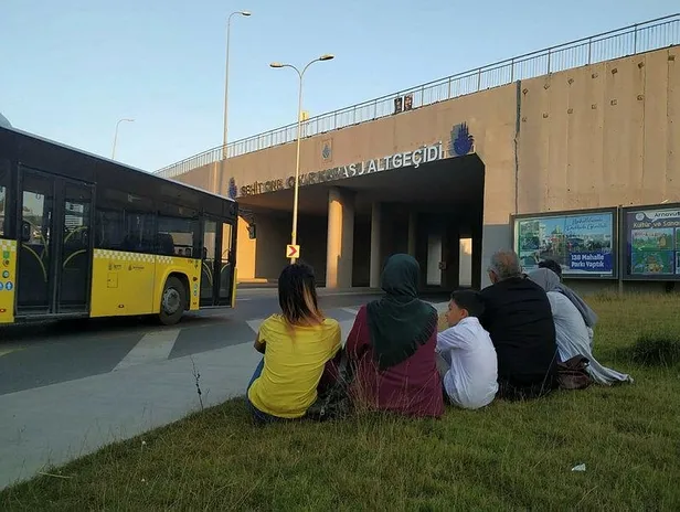 Şehit oğlunun isminin alt geçide verildiğini görünce gözyaşlarına hakim olamadı-3