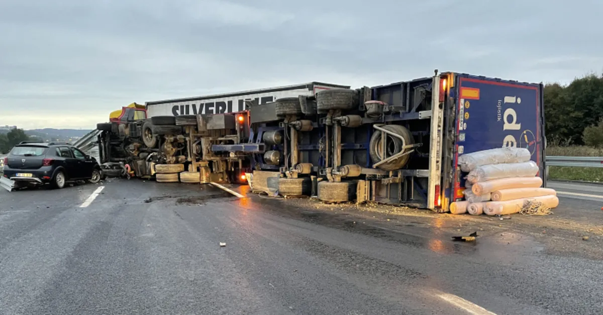 Kuzey Marmara Otoyolu’nda kamyon devrildi! Yol ulaşıma kapandı