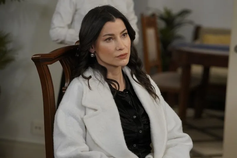 kizilcik-serbetinde-4-ismin-ayriligi-salterleri-attiracak-2-ay-sonra-ekrana-veda-edecek-1711551126708.jpg 2 ay sonra ekranlara veda ediyor: Kızılcık Şerbeti'nde 4 ismin ayrılığı şalterleri attıracak-2