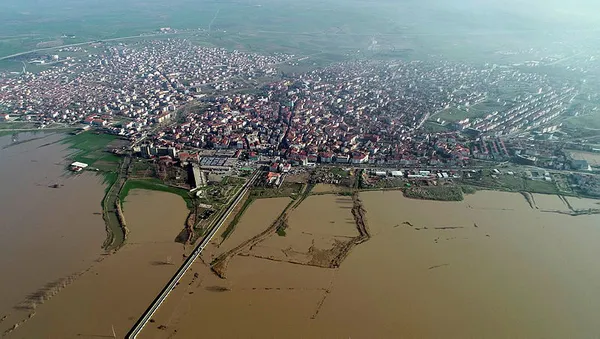 turuncu-alarm-verilen-ergene-nehri-tasti-ciftci-cok-memnun-1612371793286.jpg 'Turuncu alarm' verilen Ergene Nehri taştı... Çiftçi çok memnun-3