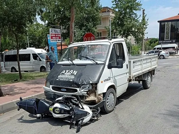 manisada-motosiklet-ile-kamyonet-kafa-kafaya-carpisti-feci-kaza-kamerada-1625518863284.jpeg Manisa'da motosiklet ile kamyonet kafa kafaya çarpıştı! Feci kaza kamerada...-5