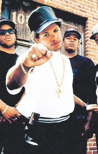 FBI’yı çıldırtan grup! N.W.A grubu, Rap şarkılarında polisi hedef aldı