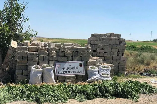Son dakika: Nevşehir’de uyuşturucu operasyonu: 12 kilogram esrar ele geçirildi