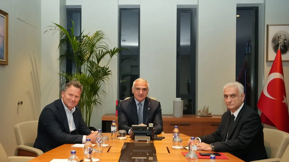 Kültür ve Turizm Bakanı Ersoy'dan dev tur operatörleriyle stratejik buluşma
