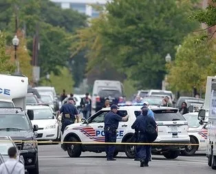 İslam karşıtı karikatür sergisi önünde çatışma