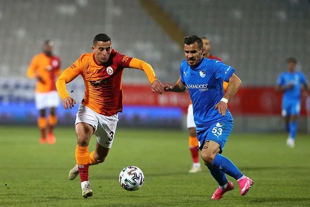 son-dakika-galatasarayda-yilbasi-kutlamasi-yapan-omar-elabdellaouinin-elinde-havai-fisek-patladi-1609446005794.jpeg Son dakika: Galatasaray'da yılbaşı kutlaması yapan Omar Elabdellaoui'nin elinde havai fişek patladı!-3