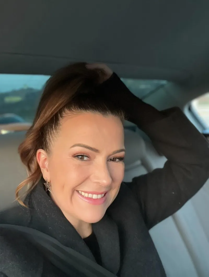 avrupa-yakasinin-yapraki-hale-caneroglu-oyunculugu-birakma-nedenini-acikladi-1775223349998.jpg Avrupa Yakası'nın Yaprak'ı Hale Caneroğlu oyunculuğu bırakma nedenini açıkladı-4