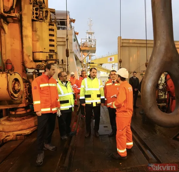 Bakan Berat Albayrak, Türkiye’nin ilk sondaj gemisini inceledi - 6