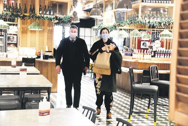 hadisenin-gundeme-bomba-gibi-dusen-hamile-oldugu-iddialarina-guzel-popcudan-cevap-geldi-1645815973309.jpeg Hadise'nin gündeme bomba gibi düşen hamile olduğu iddialarına güzel popçudan cevap geldi-7