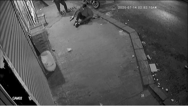 İstanbul'un göbeğindeki silahlı saldırının güvenlik kamerası görüntüleri ortaya çıktı!-1