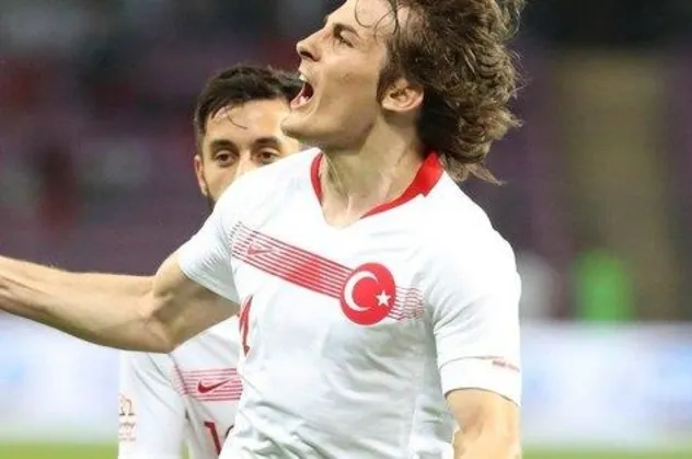 Çağlar Söyüncü resmen Leicester City'de