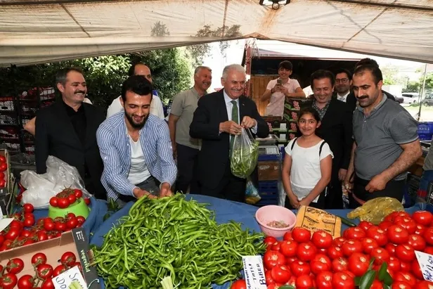 Binali Yıldırım Tuzla'da pazar esnafını ziyaret etti-2