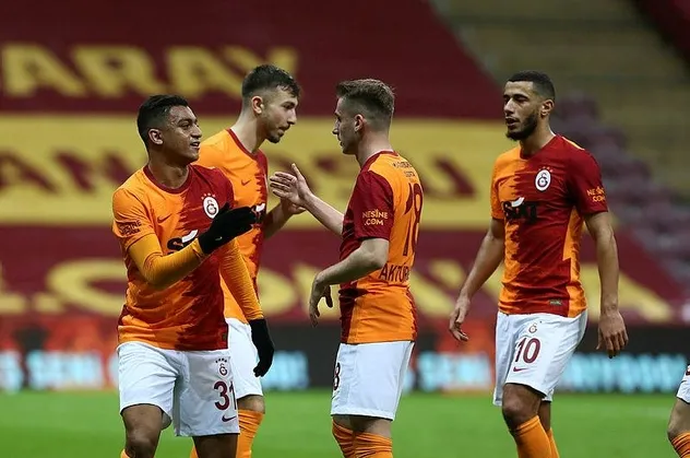 Younes Belhanda Fenerbahçe maçlarında mağlubiyet yüzü görmedi! Fenerbahçe - Galatasaray derbisi öncesi dikkat çeken istatistik