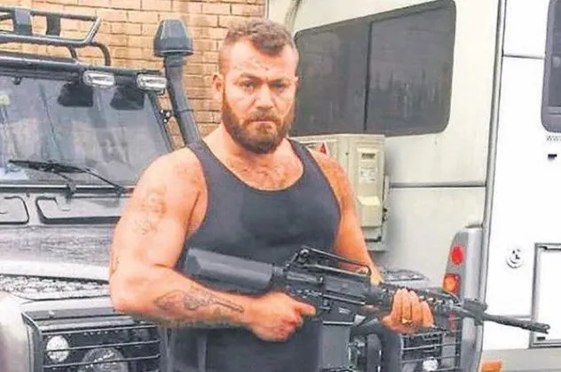 Oyuncu Bahadır Ünlü'den yemek beğenmeyen müşteriye silahlı tehdit: Orası benim namusum