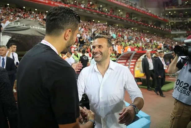 galatasaray-teknik-direktoru-okan-buruk-guzel-basladik-ilk-macimda-galibiyetle-tanistim-1659911831239.jpeg Galatasaray Teknik Direktörü Okan Buruk: Güzel başladık, ilk maçımda galibiyetle tanıştım-3