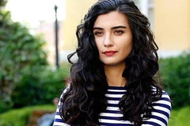 Tuba Büyüküstün Macar güzeli seçildi!