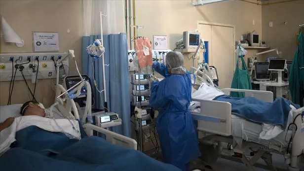 jn1-varyanti-nedir-hangi-ulkelerde-goruldu-jn1-virusu-belirtileri-nelerdir-bulasici-mi-yeni-varyant-nasil-gece-1703145330654.jpg JN.1 varyantı nedir, hangi ülkelerde görüldü? JN.1 belirtileri nelerdir, nasıl bulaşır? DSÖ açıkladı: ''Hızla yayılıyor!'' Tedavisi, ilacı...-6