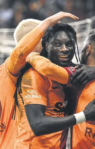 Galatasaray İstanbulspor'u yenerek liderlik koltuğuna oturdu