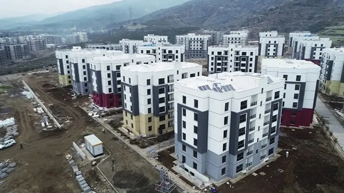 Deprem bölgesinde 3 il için yeni sözleşme! Yıl sonuna kadar 200 bin konut depremzedelere teslim edilecek