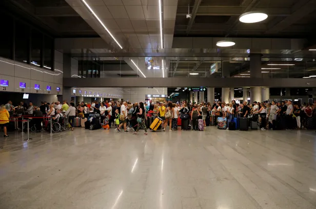 İngiliz tur operatörü Thomas Cook'un iflası! 12 uçak Dalaman Havalimanı'na geldi-3