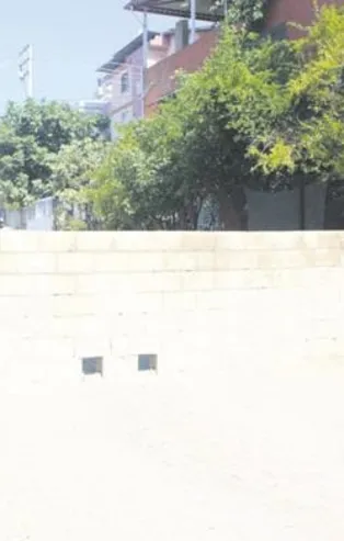 Hatay'da bir vatandaş 'Tapulu malım' diyerek sokağa duvar ördü