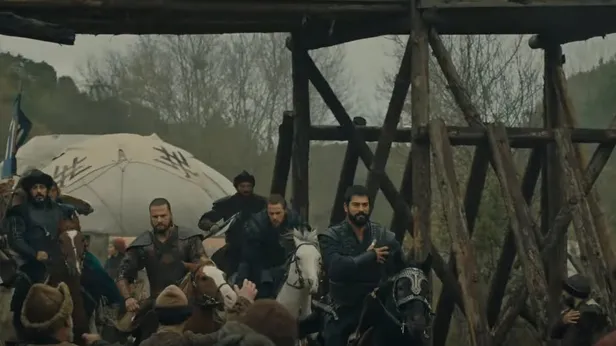 kuffara-karsi-sarsilmaz-zafer-kurulus-osman-37-bolum-2-fragmaninda-seytani-plan-bozuldu-can-cekisecek-1607367210335.jpg Küffara karşı sarsılmaz zafer! Kuruluş Osman 37. bölüm 2. fragmanında şeytani plan bozuldu can çekişecek-9