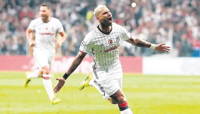 Kayseri maçında sakatlanan Nicolas Pepe Afrika Kupası'nı kaçırabilir-4