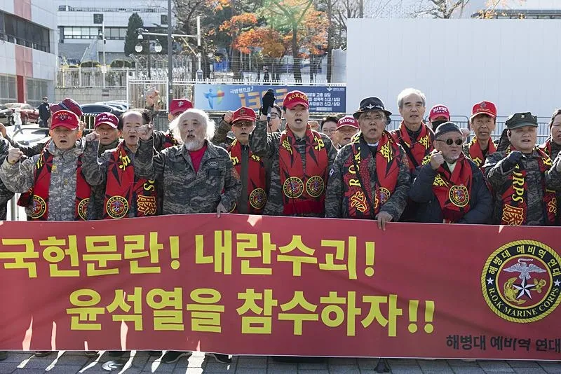 Deniz piyadelerinden protesto (EPA)