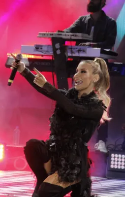 İrem Derici'den Lider Şahin cevabı