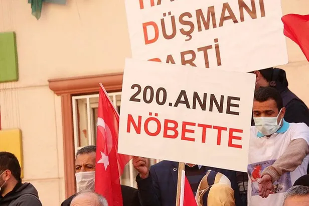 diyarbakir-annelerinin-hdp-onundeki-evlat-nobetinde-aile-sayisi-200-oldu-1612883321584.jpeg 'Diyarbakır Anneleri'nin HDP önündeki evlat nöbetinde aile sayısı 200 oldu-3