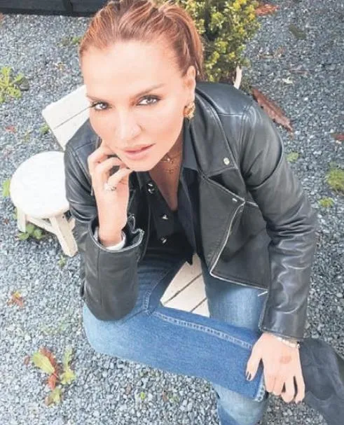 meryem-uzerli-kasildi-son-paylasimi-sosyal-medyayi-salladi-1680558180423.jpeg Meryem Uzerli 'kas'ıldı! Son paylaşımı sosyal medyayı salladı-4