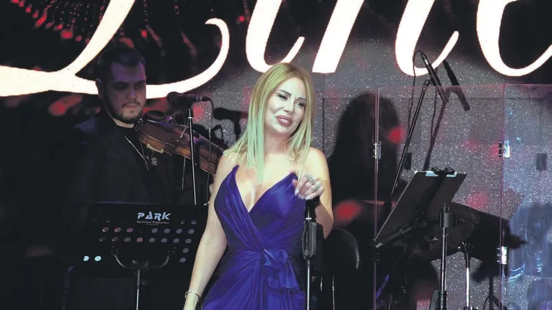 1707689494733.jpeg İş adamı İzzet Antebi çapkınlık turunda yakalandı! Yanındaki gizemli kadına talimat: "Saçlarınla yüzünü kapat aşkım"-4