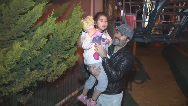 Maltepe'de yangın! 4'ü çocuk, 12 kişi... - 8