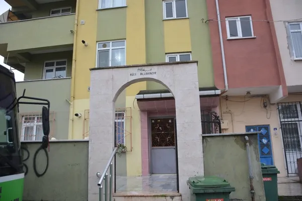 evinde-kendi-bogazini-kesti-haber-alinamayan-kadindan-kotu-haber-1639732354726.jpg Evinde kendi boğazını kesti! Haber alınamayan kadından kötü haber-2