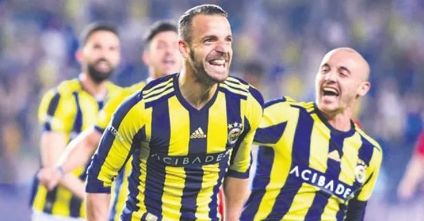 En az 1 yıl daha Fenerbahçe’deyim