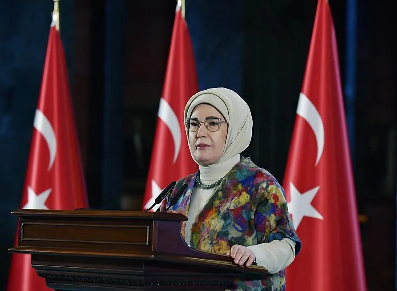 Emine Erdoğan, huzurevi sakinleriyle iftarda buluştu: "Kökleriyle bağı güçlü olan ağacı hiçbir rüzgar yıkamaz"-4